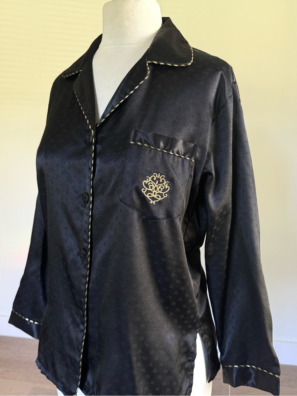NWT Vintage Y2K Bay Studio Black Satin Cotton Backed Sleep Shirt Gold Trim Small